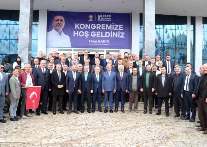 AK Parti Kavak İlçe Kongresi’nde Onur Bakır Yeniden Başkan Seçildi